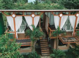 Nam garden lodge, hotel v destinaci Tân Phú