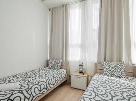 Hostel Gdynia - Pokoje 2-osobowe na wyłączność, hotel in Gdynia