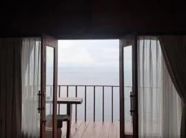 Eco-tourist dreamstay Cliff Tree House Nusapenida