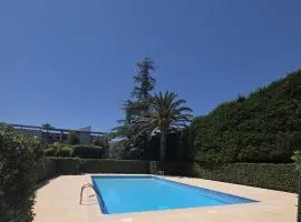 Charming 2 bedroom with sea view, pool and parking
