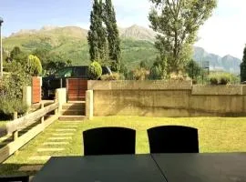Casa con jardín y vistas a la montaña