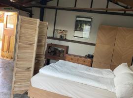 River meets the Sea，位于Stockton的酒店