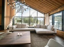 Le Chalet Royal by Aavalevi