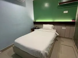 Pillows Plus City Top