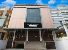 Townhouse Central Prayagraj Bus Terminal Formerly Amba Palace