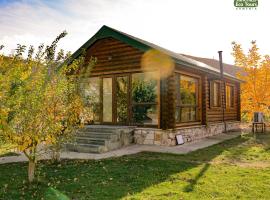 Wooden House in WildLife Refuge, hotel in Vedi