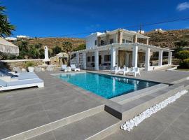 Villa "Kalli" with private pool - beachfront - Kalo Livadi, hotel v destinaci Kalo Livadi