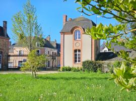 Les Gîtes du chateau de Craon, hotel in Craon