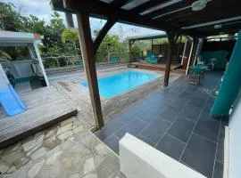 Villa accueillante avec piscine à Rivière-Salée