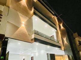 HOTEL GLORY IN Chatha meel,raitha road lucknow, hotel v destinaci Bhauli