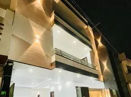 HOTEL GLORY IN Chatha meel,raitha road lucknow