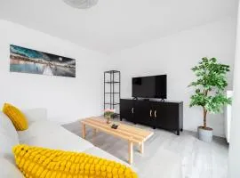 Widzewska Prime Apartments by BookingHost