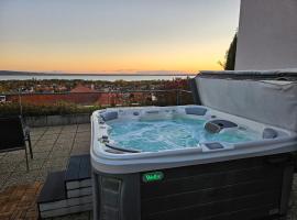 Zenit Wellness Hotel Balaton, hotelli kohteessa Vonyarcvashegy