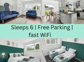 Modern 3BR, Contractors, relocations, families, free parking, fast WiFi