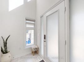 Modern in Richmond Hill, viešbutis mieste Ričmond Hilis