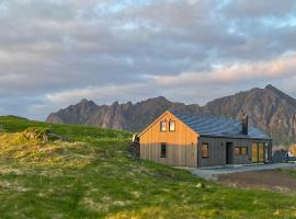 Nice Chalet with Mountain View!، فندق في Oltedal