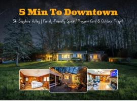 Highlands Cabin with Views 5 Min to Downtown, hotel in Highlands