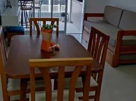 Apartamento na Praia das Toninhas em Ubatuba 350m da praia -2 quartos sendo 1 suite, piscina, varanda gourmet com churrasqueira, ar condicionado, cozinha completa, duas garagens