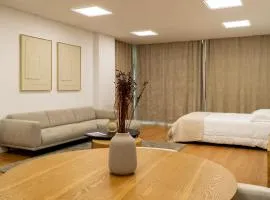 Business office - Studio with garage