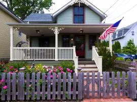 3BR Beautiful Remodeled Victorian w/ Beach Locker