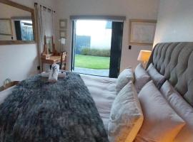 White Feather Guest Room and Wellness Spa, ξενοδοχείο σε Yzerfontein