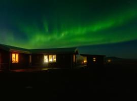 Söruhús - Cozy Apartment, Hot Tub, Peaceful Nature Setting, hotel in Hraunvellir