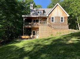 Tranquil Vacation Rental Nestled in the Shenandoah Mountains of Howardsville, Virginia, ξενοδοχείο σε Howardsville