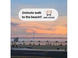 MINI HOUSE Gwangan Beach #closest to the beach #Fireworks Festival #drone show #cozy, ξενώνας σε Kwangan-dong