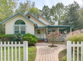2 Mi to Bethany Beach! Family Getaway with Deck, hotelli kohteessa Ocean View