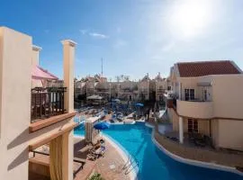 Terrace & Pool Hideaway Apartment