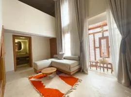 Riad Al Muhandiz Peaceful Duplex Suites near Jemaa El Fna