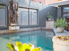 VillaVin at 26 Richardson, hotel v destinaci Summerstrand