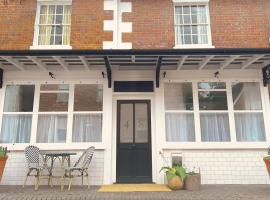 No48 - Luxe Edwardian Shop Conversion in Pewsey, hotel v destinaci Pewsey