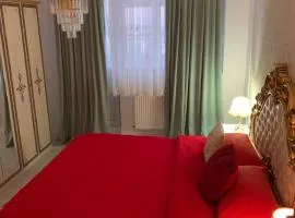 Slatina Cornisiei Luxury apartament central 2 camere și living Oferim transport de la aeroport și retur contra cost