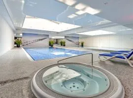 Dom & House Apartments By the River in Gdańsk with Pool, Sauna and Gym