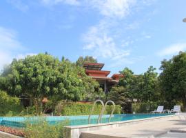 Yangyai Garden Lodge, hotel em Baan Tai