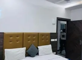 HOTEL MM VAIRO CAFE ,Agra