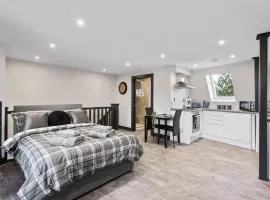 Edinburgh City Penthouse Studio