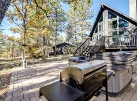 Family Getaway with Hot Tub! 20 Mi to Flagstaff