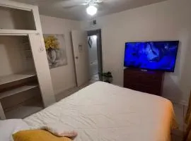 Central Phoenix Value Stay Yellow Room