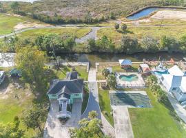 Waterfront Home with Pool by Next Step Property Management, hotel a Pass Christian