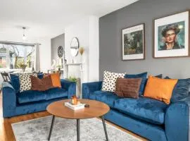 Three Bedroom House - City Centre - Garden - Parking 12W