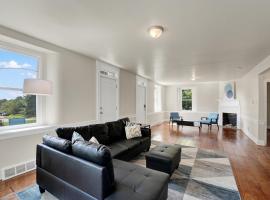 Spacious 5-Bed Retreat in Charming Kennett Square, hotelli kohteessa Kennett Square