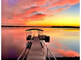 Bluebird Sanctuary w Stunning Sunset Views Sleeps 28