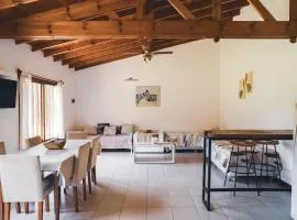 Check and Home - Chapa - 5 huéspedes con patio y parrilla