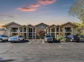 Peaceful 2BR Condo by Golf Course Pools