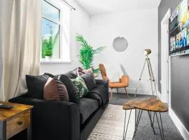 1 Bed Apartment - Street Parking - WiFi 49BG