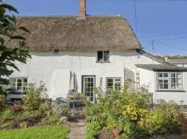 Thatched Cottage & Tranquil Gardens Gated Parking