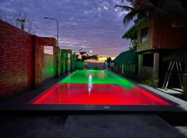 Beachfront Native house with pool, hotel in Nasugbu