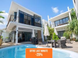 Villa Alizée - Boutique Hôtel Expérience - Idéal Couples & Pros - Piscine - Restaurant - Rooftop bar - Parking privé - 10min Port-Louis - Ambiance Tropical chic & authentique, παραλιακό ξενοδοχείο στο Πορ-Λουί